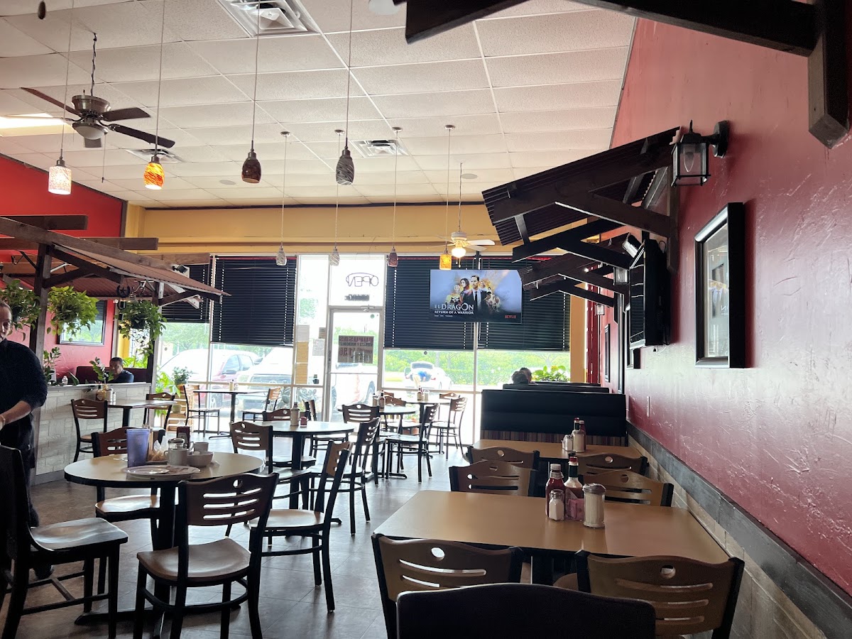 La Familia Restaunte Y Pupuseria